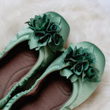 Hausschuhe Ballerina pampuschen Grace satin Farbe moos auf Fell