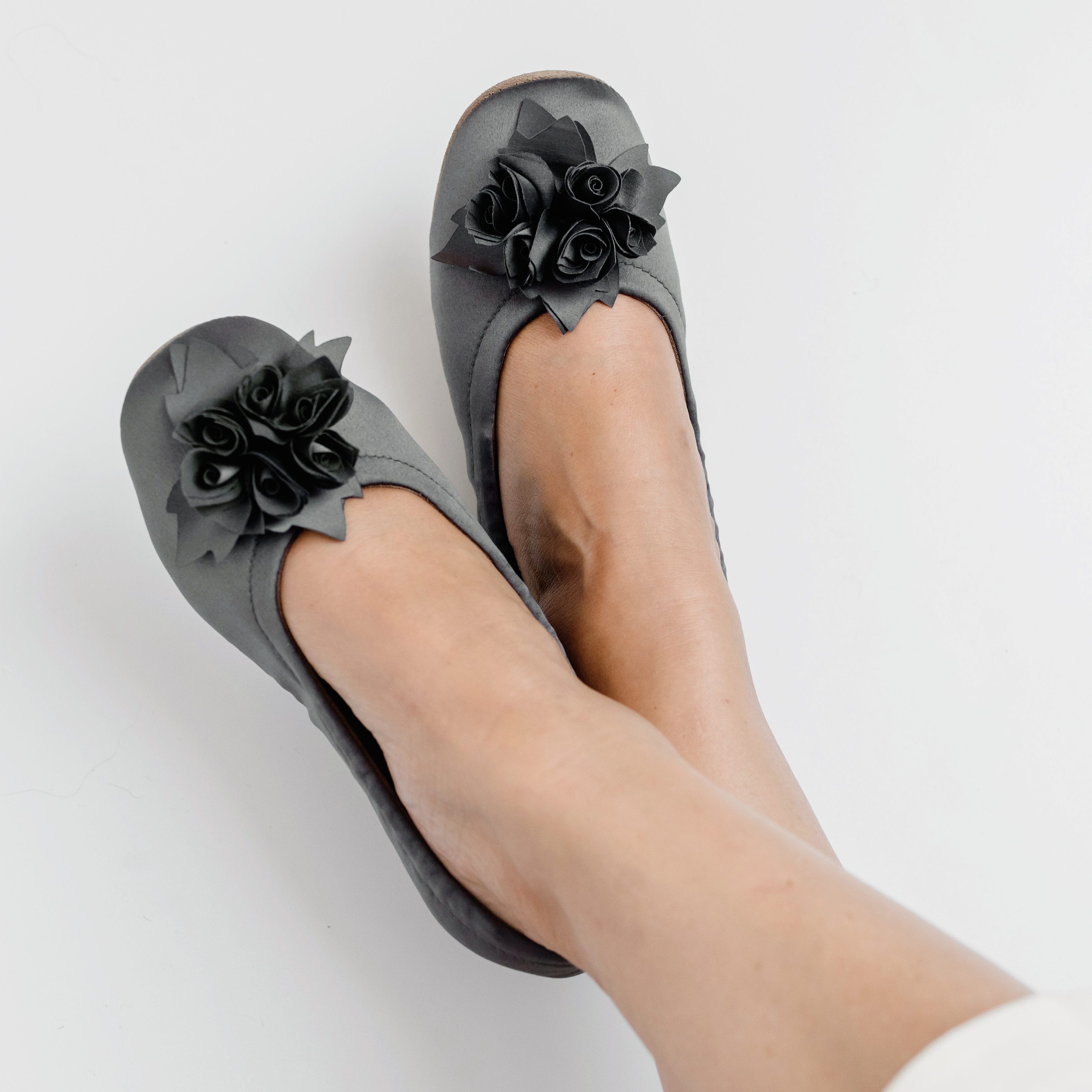 Grace satin moor Ballerina pampuschen angezogen von oben
