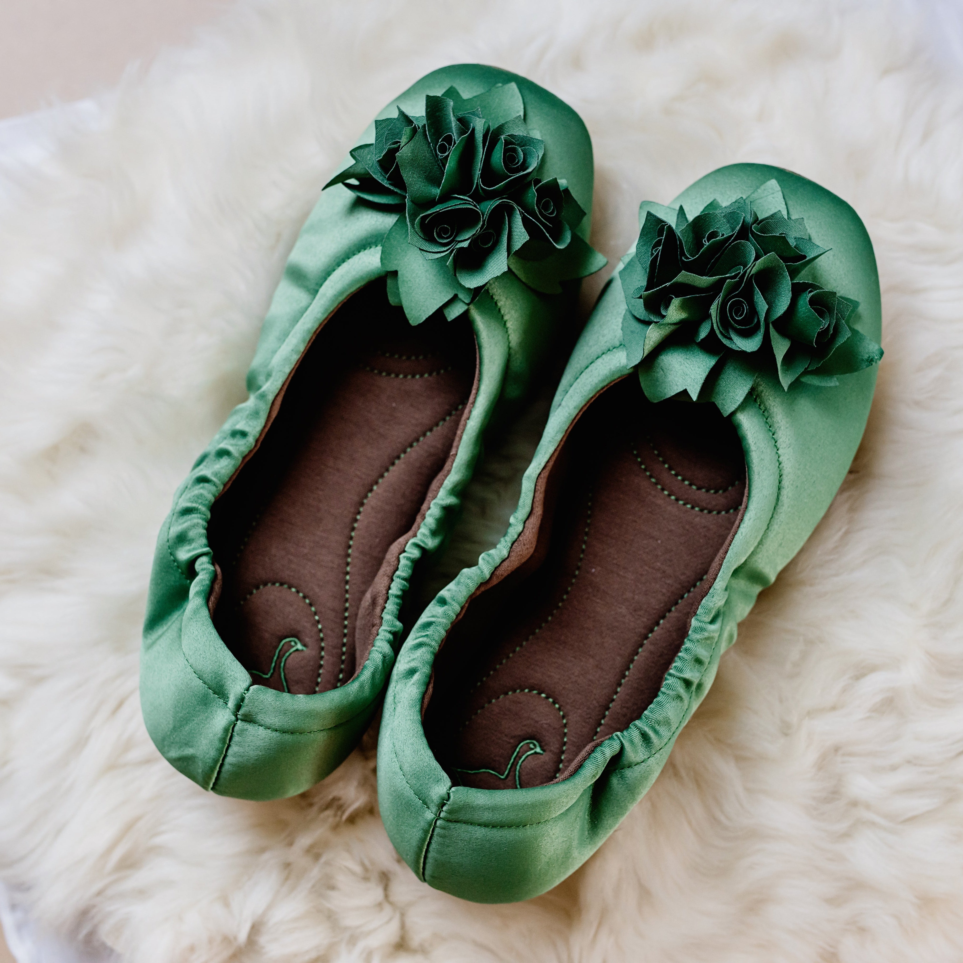 Ballerina pampuschen Grace mit Gummizug in satin Farbe moosgrün