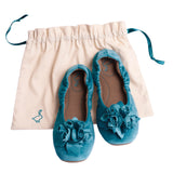 pampuschen Hausschuhe Ballerinas in Samt mit Jerseyfutter in der Farbe smaragd auf seinem Beutel