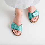 Vera aqua-metallic